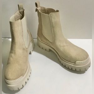 NWOT Floyd suede leather lugged boots